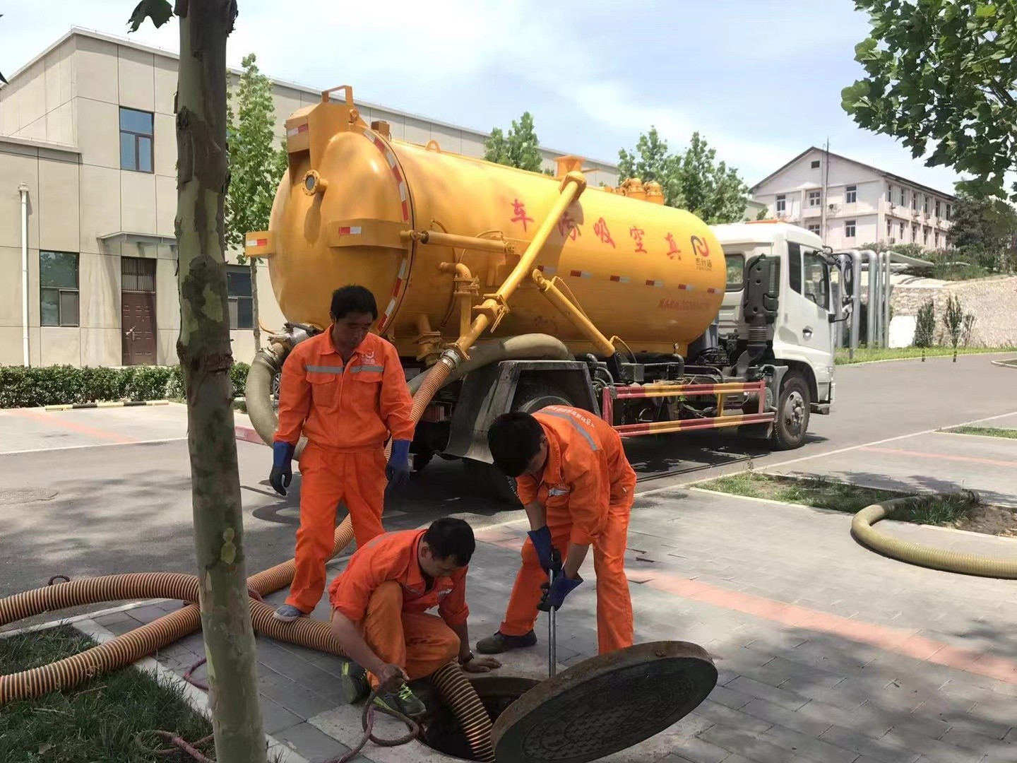 文儒镇化粪池清理与5-8吨吸粪车施工效率分析
